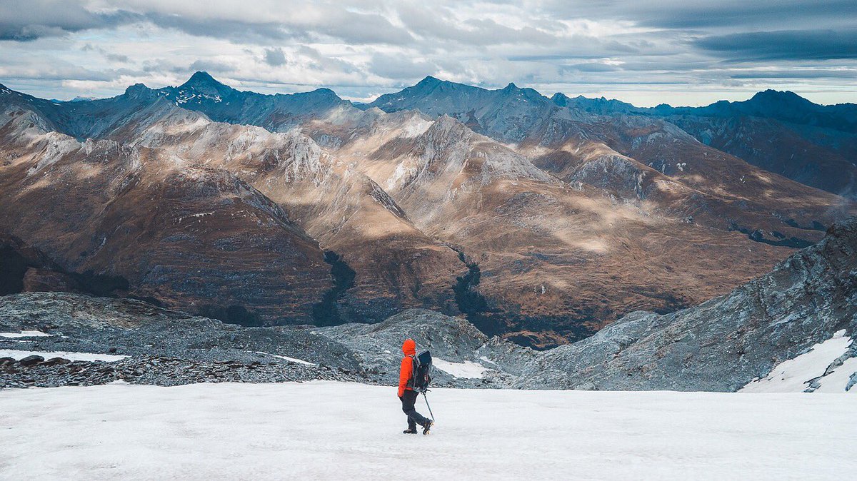 travelcreateexp's tweet photo. Whenever I go hiking in #NewZealand the lord of the rings theme music is permanently on repeat in my head 🎼#mountearnslaw https://t.co/JNT5jog5AC