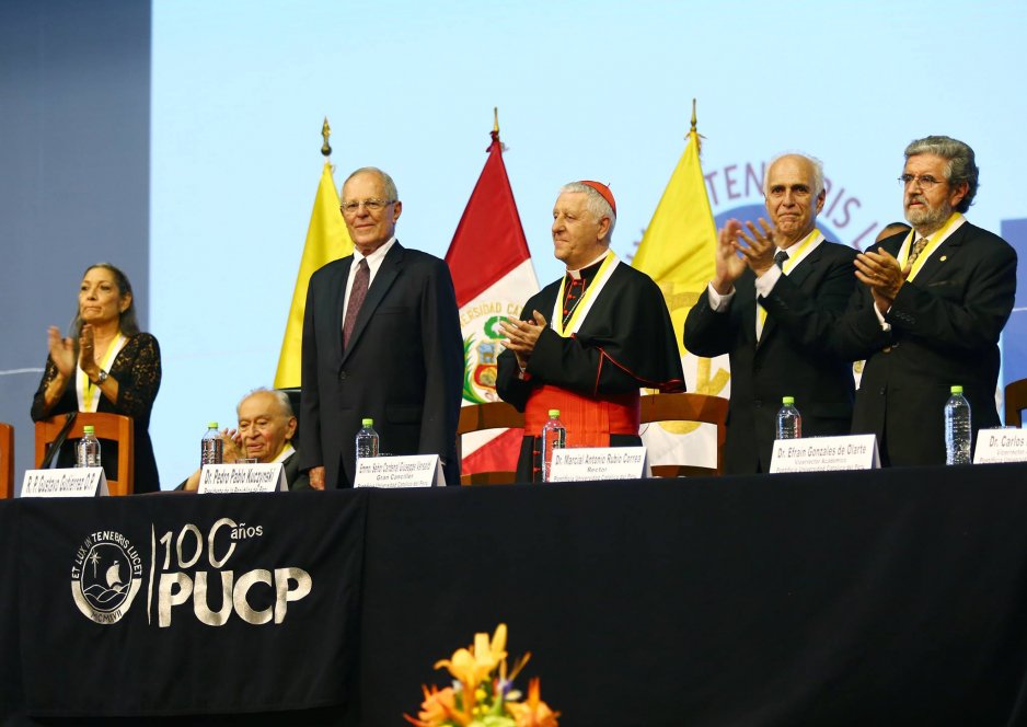 pucp's tweet photo. Entérate cómo conmemoramos nuestros primeros 100 años de vida institucional. #100PUCP #CentenarioPUCP https://t.co/SPQaGuoEEG https://t.co/xbiMBmm6R1