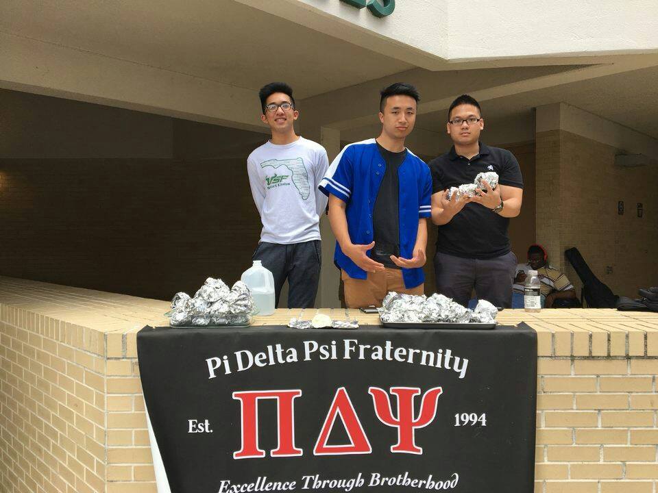 USF_PDPsi's tweet photo. It's not too late to get yourself a pork bun! We'll be here until 3:00pm in front of Cooper Hall! #FriendsWithBunefits https://t.co/tnOwPTXKuQ