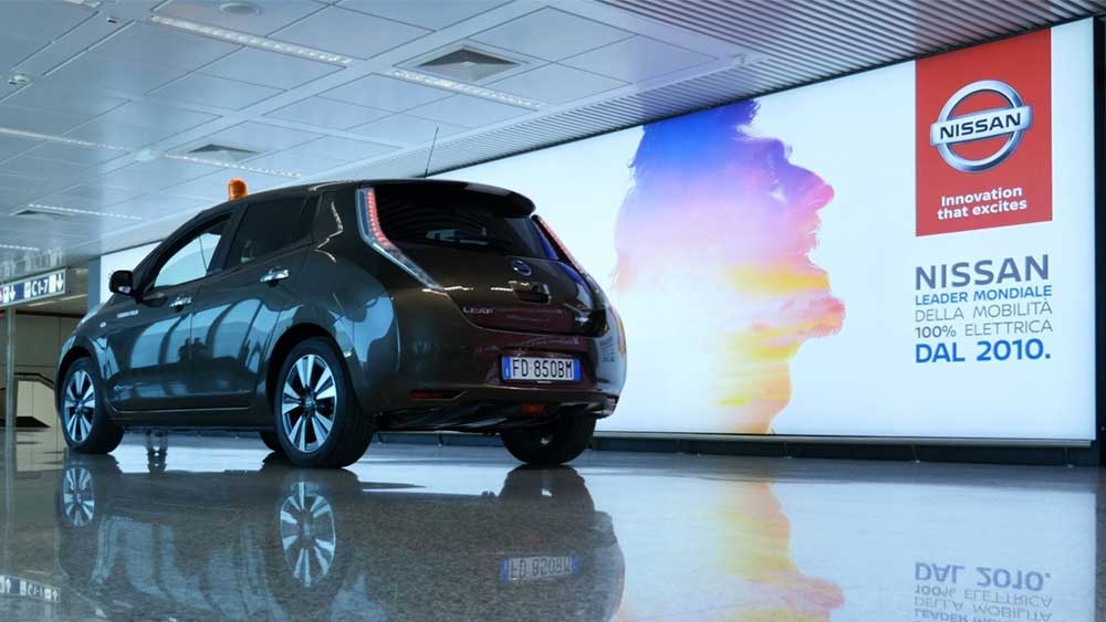 PeterPan_Collar's tweet photo. Farsi accompagnare da un'uscita all'altra del Terminal con autista in #NissanLEAF: a Fiumicino si può! @_NissanElectric #ElectrifyTheWorld https://t.co/dgoh2TFm5r