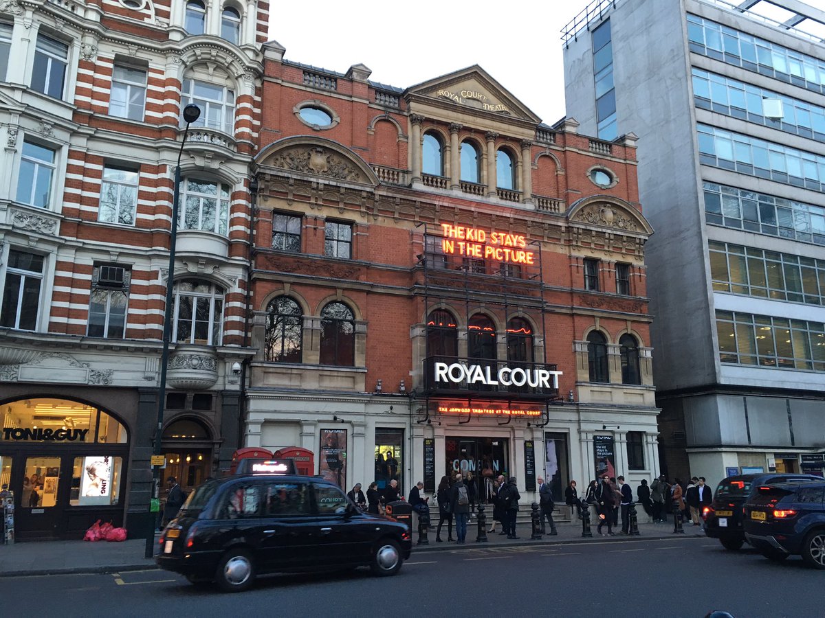 helenjerome's tweet photo. Wonder how this feels, @therobertevans to see your #thekidstaysinthepicture @royalcourt signs? #ultimateaccolade #londontaxitoo https://t.co/FigQV2vDs9