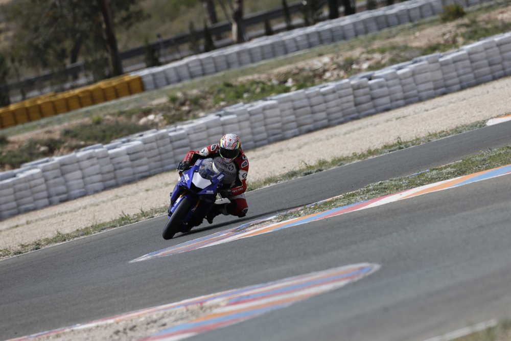 fortyfourteeth's tweet photo. Here, have some words and pics on the 2017 Yamaha R6 >> https://t.co/kZigPop6dF #R6test https://t.co/D4LPueoKUe