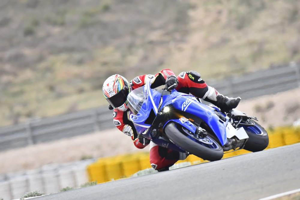 fortyfourteeth's tweet photo. Here, have some words and pics on the 2017 Yamaha R6 >> https://t.co/kZigPop6dF #R6test https://t.co/D4LPueoKUe