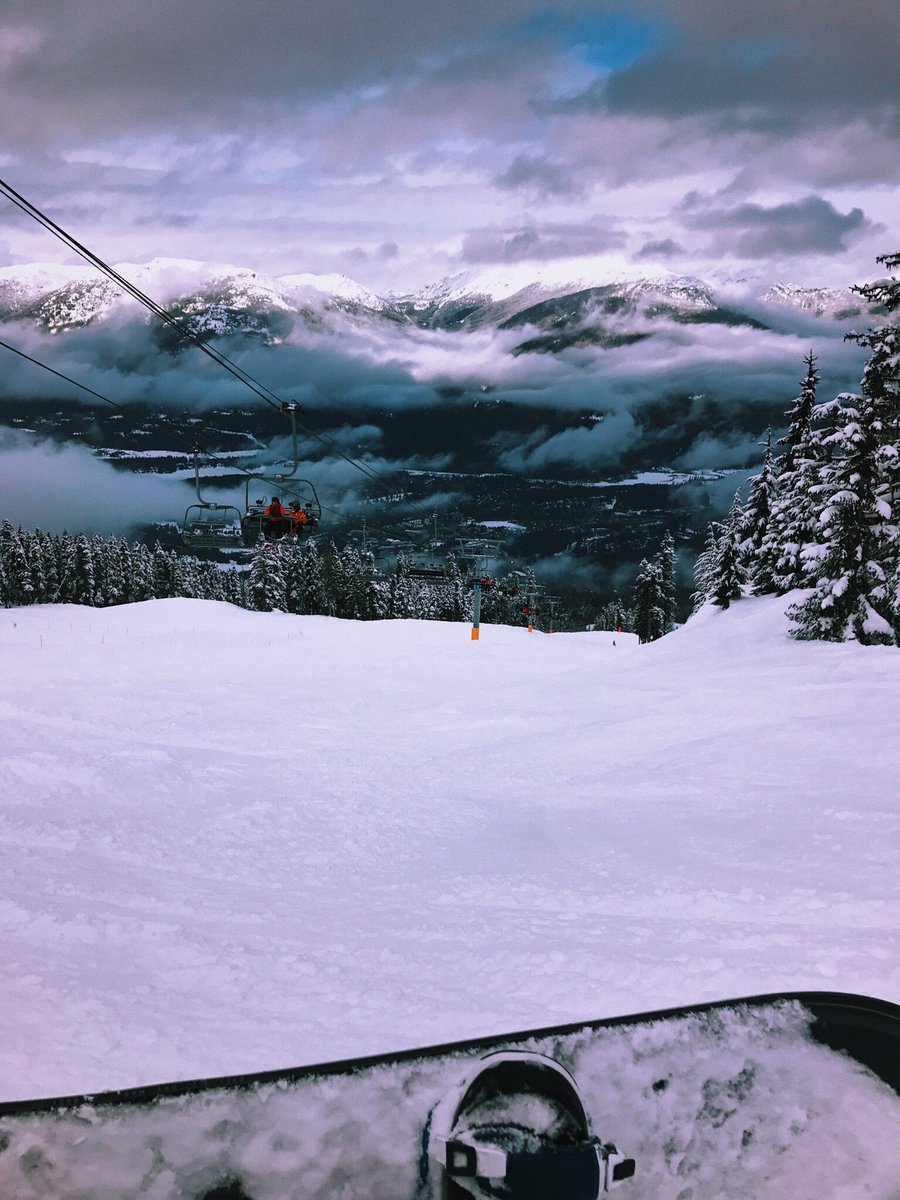 designbycosmic's tweet image. Whistler. No words needed. #snowboarding #worklifebalance #designfuel 📸Zack
