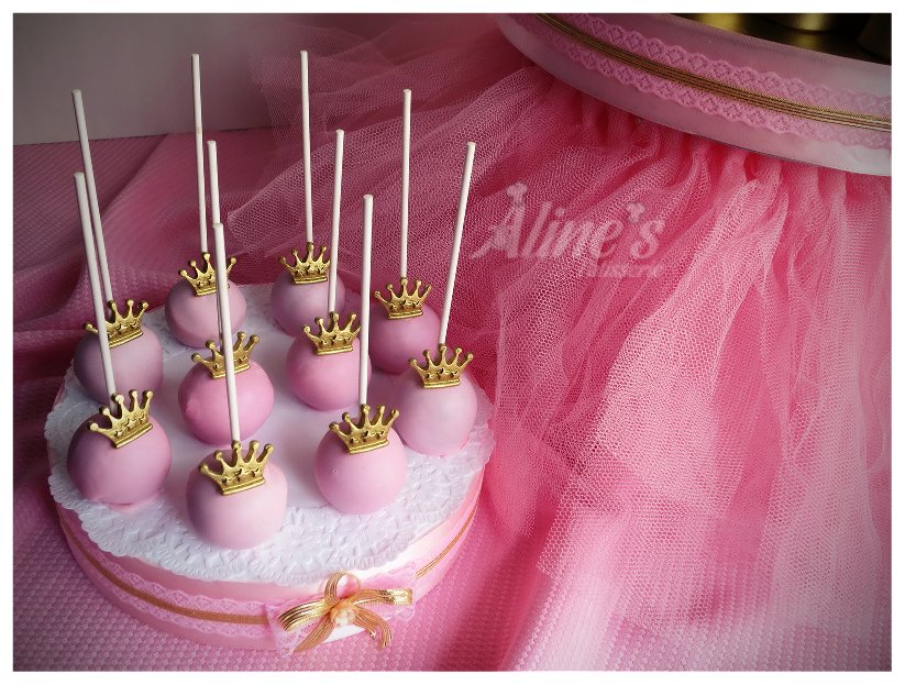 AlinePatisserie's tweet photo. #Cakepops #PoolCake #Alledible #HighQualityCakes 😋 https://t.co/gy4R6Je6J6