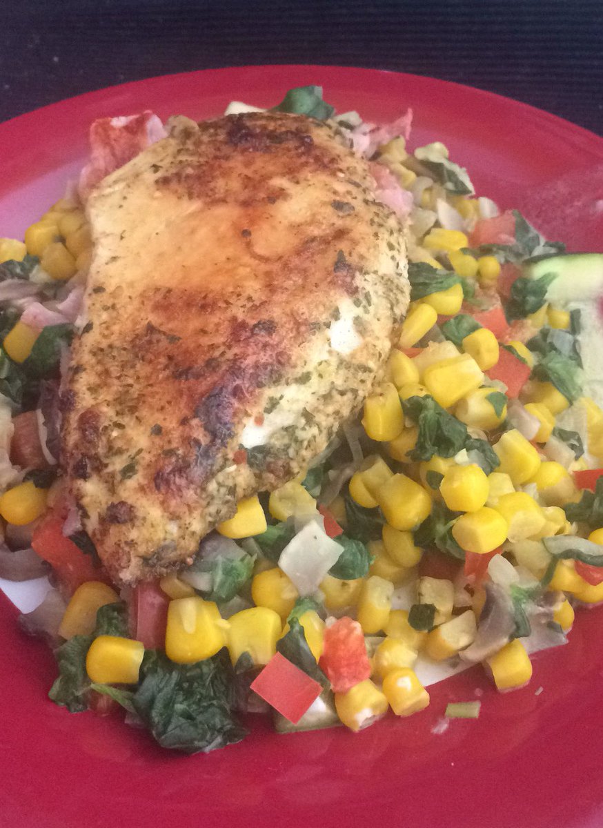 PaigeHannahRead's tweet photo. After a bad weekend of bday and family dinners and gin! Feels so good to be back on plan!

Chicken and loads of super foods #slimmingworld https://t.co/YsYE1ORwGL