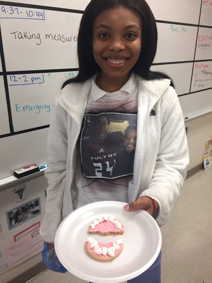 minarik_sonya's tweet photo. We not only 'made teeth' today in HSE, but we may have also promoted some tooth decayπ
#funandtasty #sugarcookies https://t.co/AhEyHldqdp