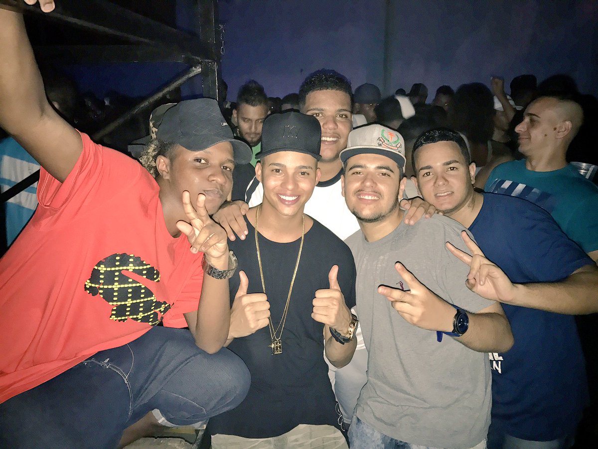 JEFINHOAFRONTA's tweet photo. Dos do baile do Turano tmj todos vocês mano ❤️ @Djbibidotrn @DjCabelaoTrn22 #DjBrDaTjc #DjArthur tmj manos ❤️ https://t.co/tHTAgmvjxf