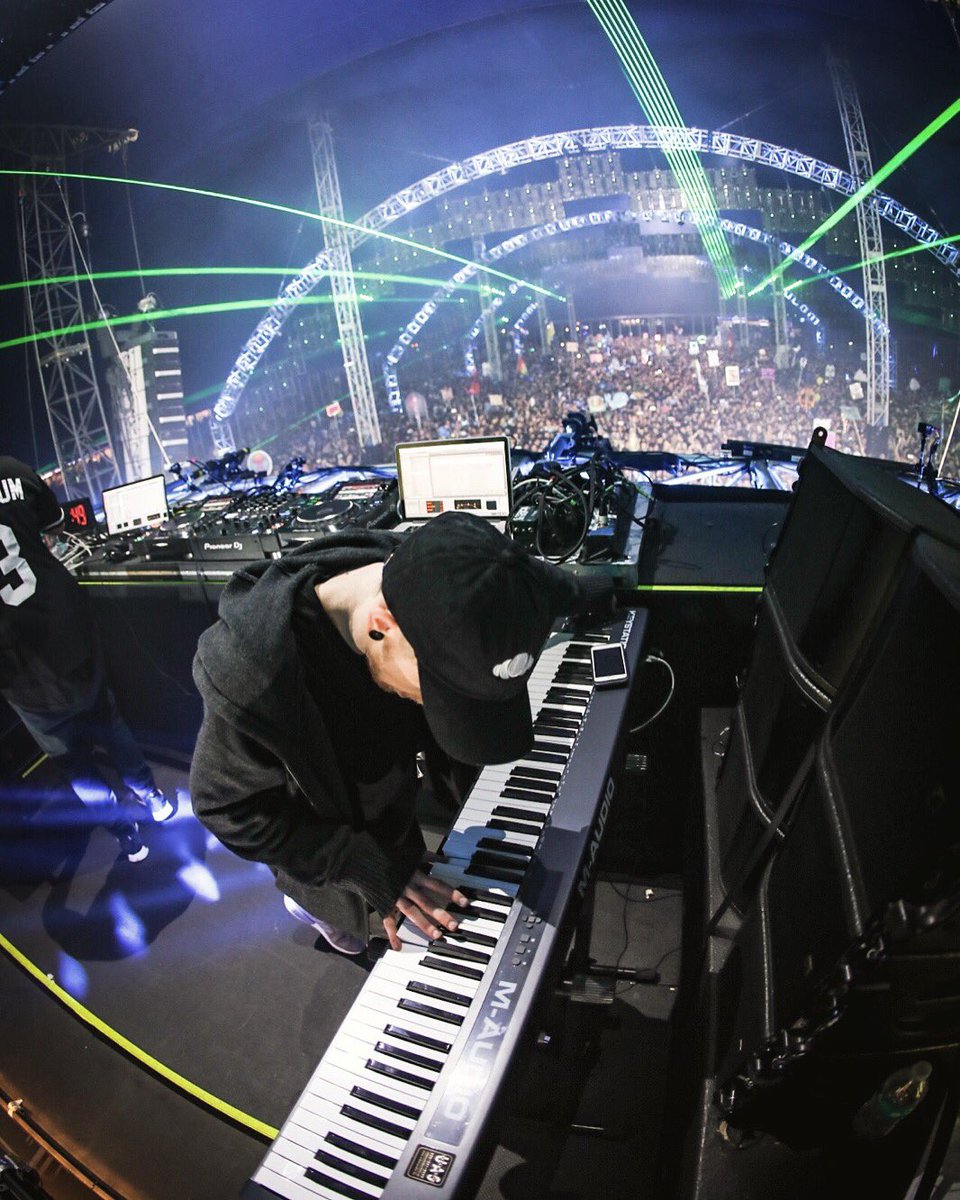 SaidTheSky's tweet photo. Can't think of anywhere I'd rather be 🎹🎶 https://t.co/dtVdUXRqDJ