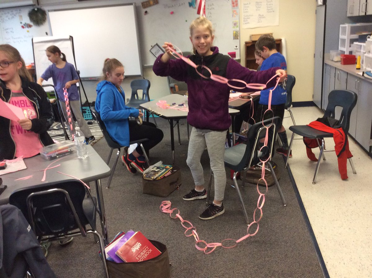 MrsMay9's tweet photo. STEM challenge, who can make the longest paper chain with 1 piece of construction paper? https://t.co/IBtrs4UbCq