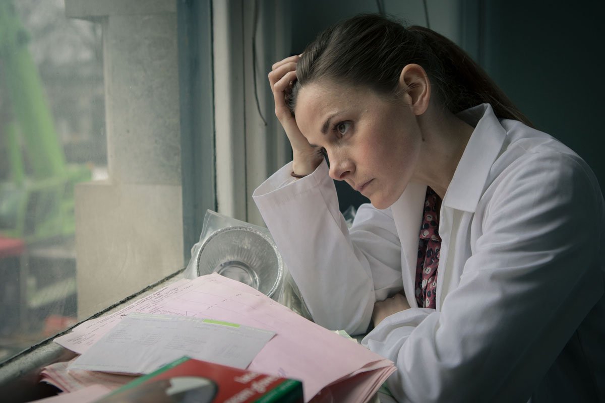 Sherlock_TV's tweet photo. Happy birthday to Louise Brealey! To celebrate, here are Molly Hooper's 5 best moments https://t.co/m2MyCxINCw #Sherlock #LouiseBrealey https://t.co/THmjNK31Un
