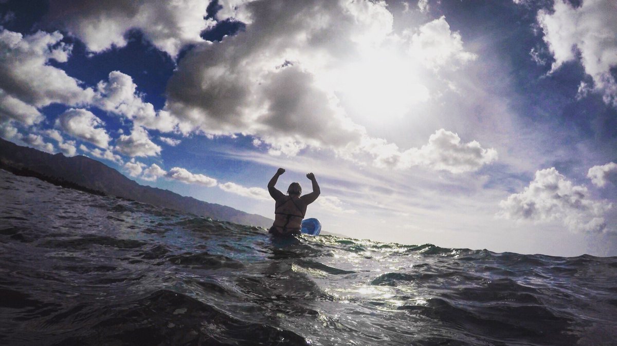 damesly's tweet photo. Caption: When you see your friends catch the perfect wave. 🤘 #stoked #surfing #travel #damesly https://t.co/s8PhUkhGL4