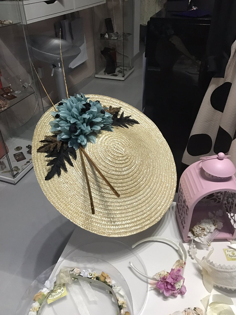 dcarmenserrano's tweet photo. Tocados DISEÑO CARMEN SERRANO #tocados #bodas #dcarmenserrano #llévalosolotú Enviamos a toda España 📦📦, pide precio sin compromiso https://t.co/m6IxVFyDaI