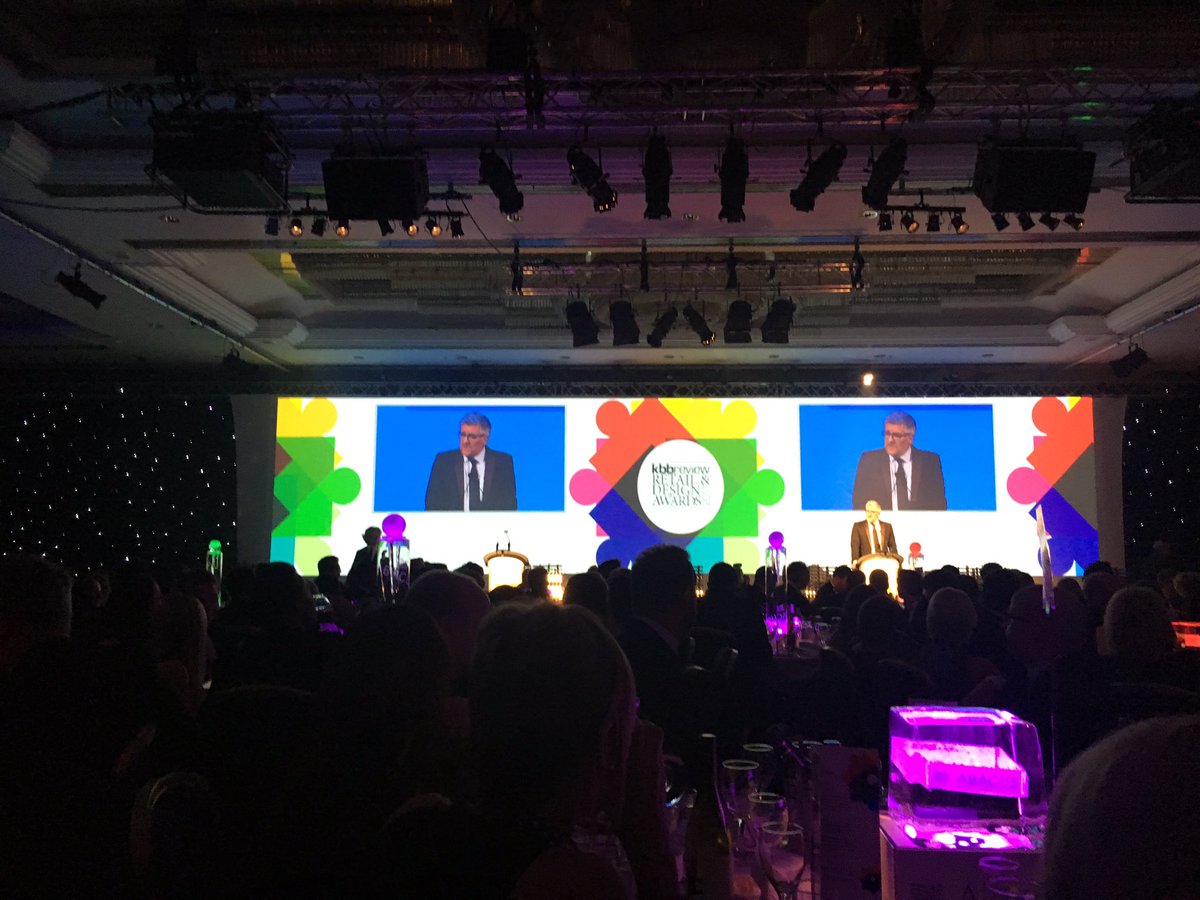 Kicking off the @kbbreviewawards 2017 is the wonderful <a href="/Andrewkbbreview/">Andrew Davies</a> Full ballroom of #KBB professionals- #BestKBBawards