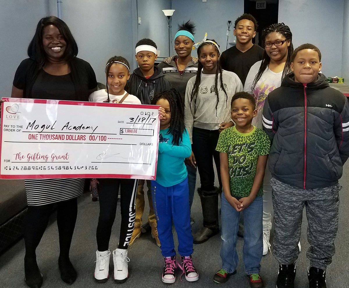 MrQuentinLove's tweet photo. @JessicaLaShawn is training the next generation of entrepreneurs @MogulAcademy Proud to support the dream! https://t.co/r1VyTbIiZd https://t.co/on1jltyRXB