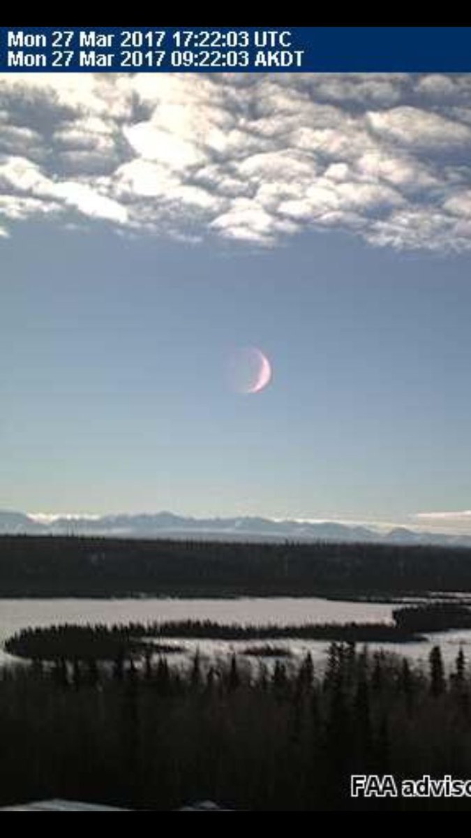 KaloHunter's tweet photo. @BadAstronomer How can you be sure? It would move, this does not.  @NASA @coasttocoastam @drudgeheadlines @AstronomyMag @HawaiiNewsNow aloha https://t.co/EEzZPRe9dA