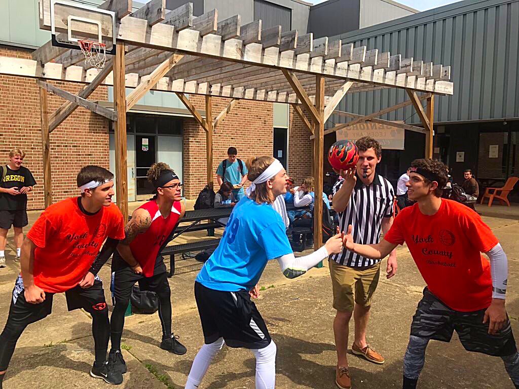 c_yancey28's tweet image. March Madness at tabb 💪🏽😈💉‼️💯🏀😂