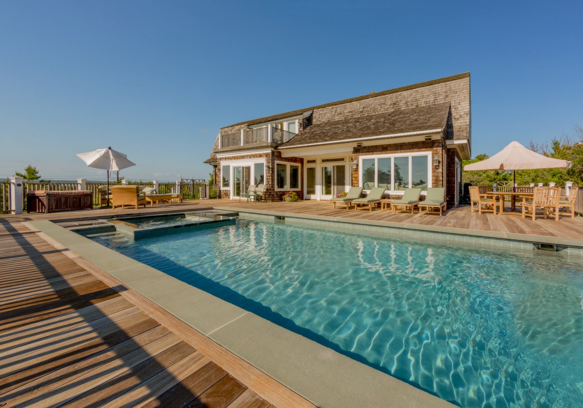 bhshamptons's tweet photo. Property of the week: East Quogue Oceanfront Home &amp; Guest House.  https://t.co/rPH7umllRn @established1873 @christiesHomes #hamptonsluxury https://t.co/WXzihf2YTm