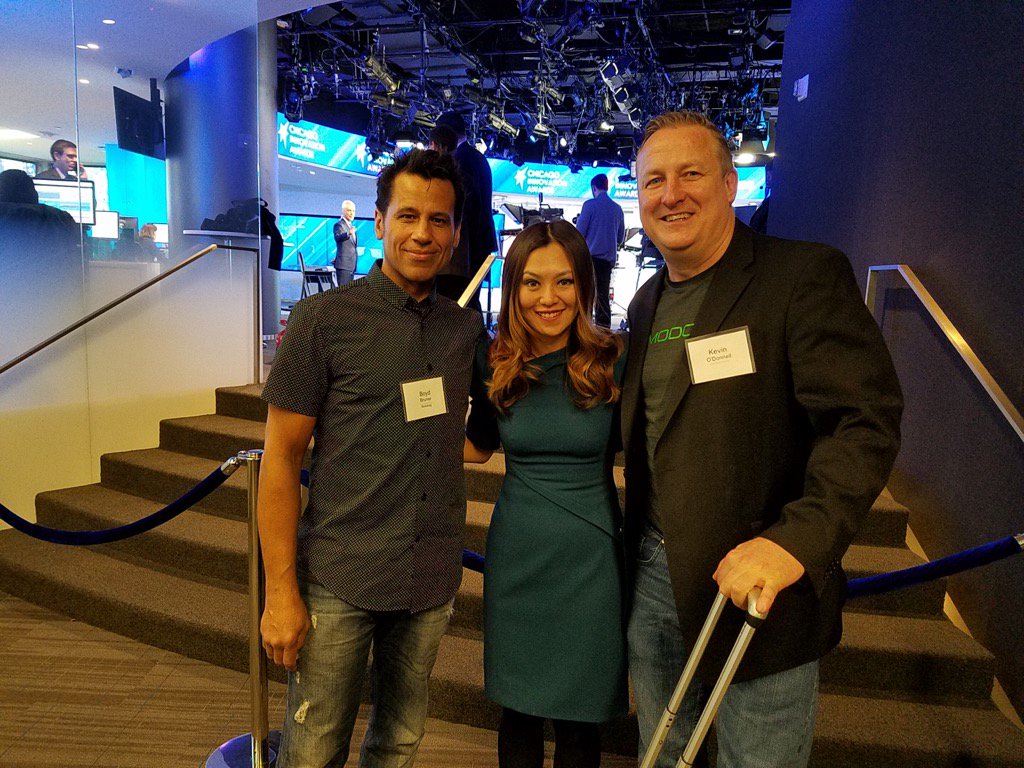 RemyBlaireNews's tweet image. Closing Bell prep @NASDAQ MarketSite. Interview w @modobag team-part of #ChicagoInnovationAwards @RahmEmanuel cameo!