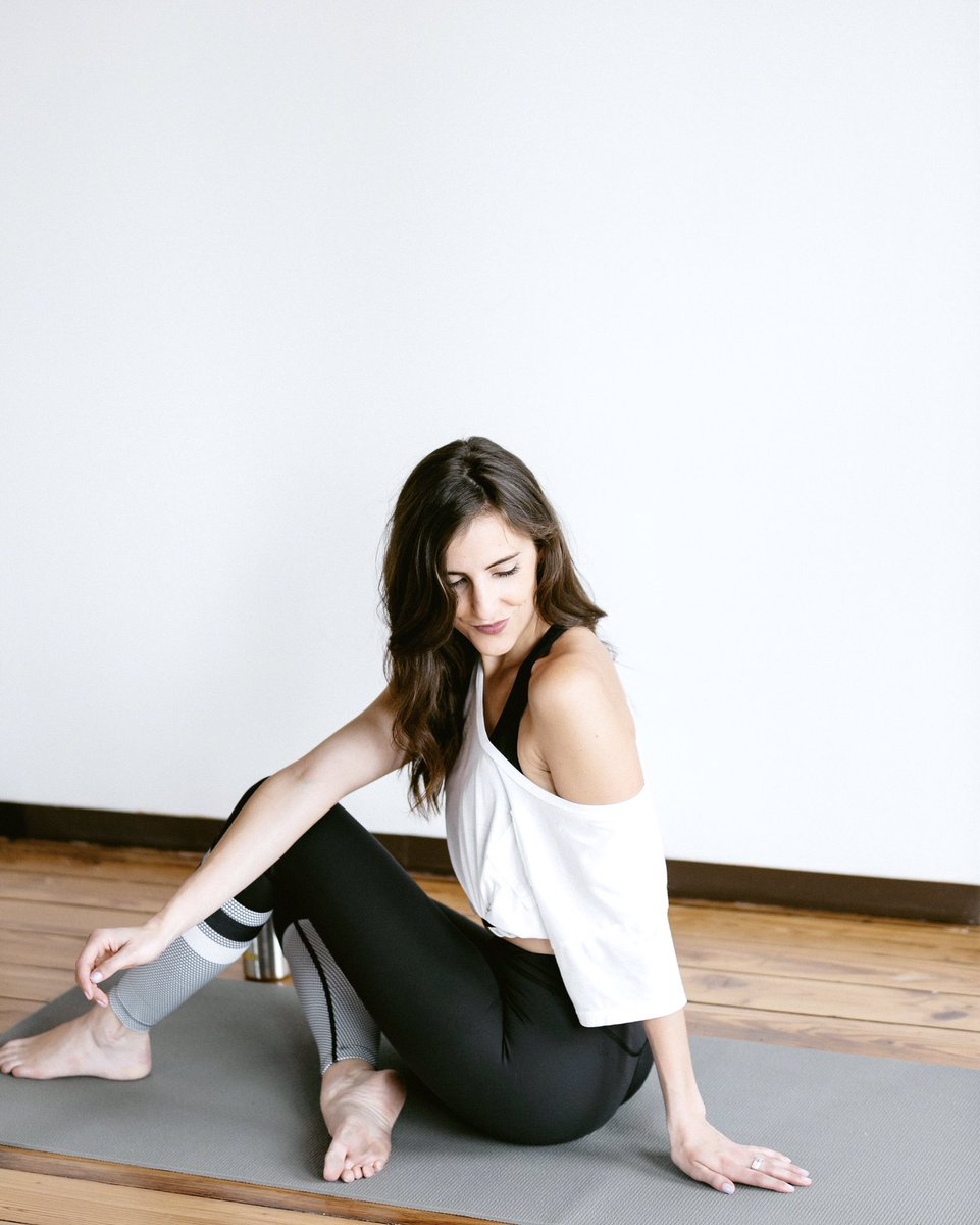 Lazy chick to fit B*tch on da blog!Also sharing how lifestyle changes improved my anxiety! Pants👉🏻 @LilybodOfficial