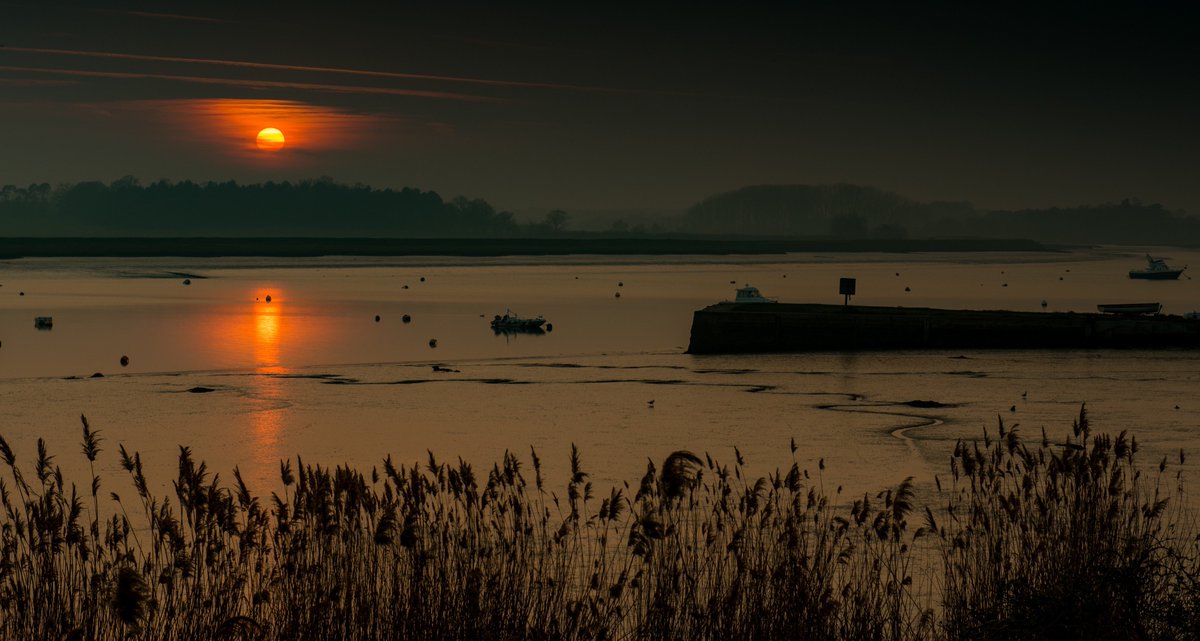 glyndcollins's tweet photo. Nice sunset @theramsholtarms tonight!! @suffolkskies @visitsuffolk @allaboutsuffolk @BBCLookEast https://t.co/IzdTA7OPMR