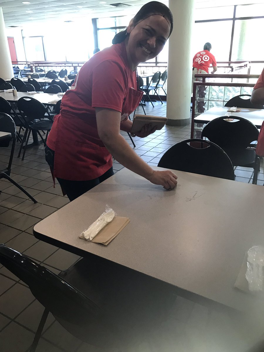 0947 giving it all back! @ufdoobs <a href="/allie4target/">Allison Monroe</a> <a href="/AlexDorbecker/">Alex Dorbecker</a> it's our pleasure to serve our community!