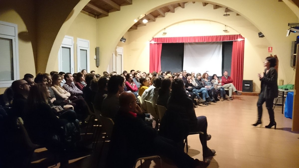 VedrunaTona's tweet photo. En Carles i la Gemma ens parlen de l'institut de Tona i de l'Escola d'Hosteleria. https://t.co/vnuAPlKbnd