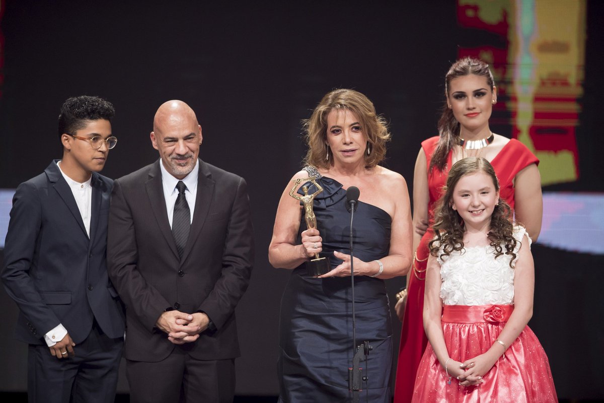 CeaTelevisa's tweet photo. Muchas Felicidades a @CafeElDicho y a su productora @MartinezGeno por el #MejorProgramaUnitario en #PremiosTVyNovelasMX #30AñosCEA https://t.co/ATZhYxG5xD