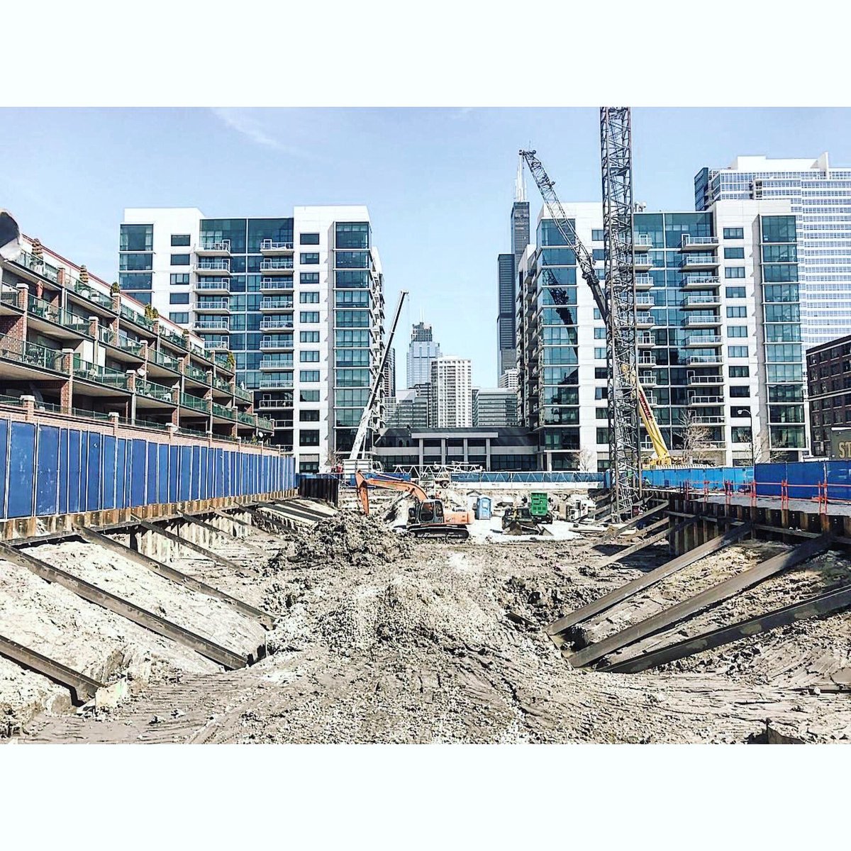 illumechicago's tweet photo. Sales + construction full speed ahead! 53% sold 💎 Contact @thehebsonteam @lmksgroup for more info on this #incredible @lg_development! https://t.co/Y5DA249CSw