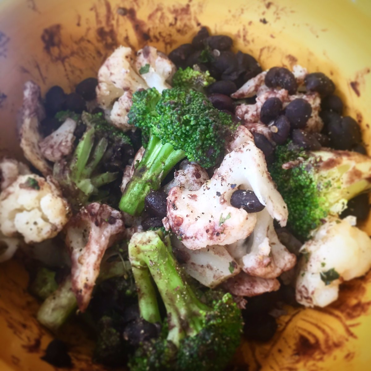 paprweight's tweet photo. Day 7 Lunch: Protein vegetable bowl 🍲 Shredded chicken, broccoli, cauliflower, and black beans #cleanse #protein https://t.co/ZVzXicPGQa