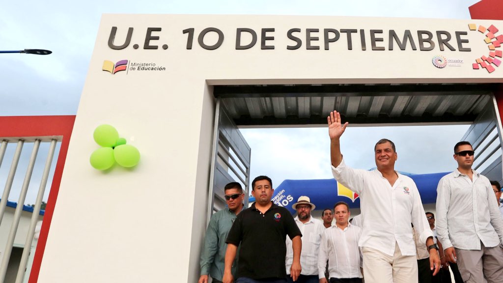MashiRafael's tweet photo. Hoy entregamos 13 Unidades Educativas (6 en Esmeraldas y 7 en Santo Domingo de los Tsáchilas).
#UnaEscuelaPorDía https://t.co/MLW9VnJ5Bc