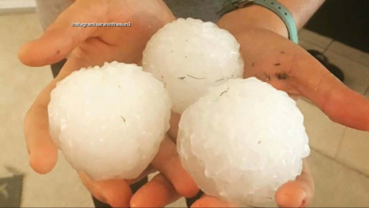 PakistaniMovie's tweet photo. Severe storm brings gigantic hail to parts of Oklahoma and Texas, delivering heavy rain... https://t.co/q49KEPdy90 by #ABC via @c0nvey https://t.co/hJVCJftW7C