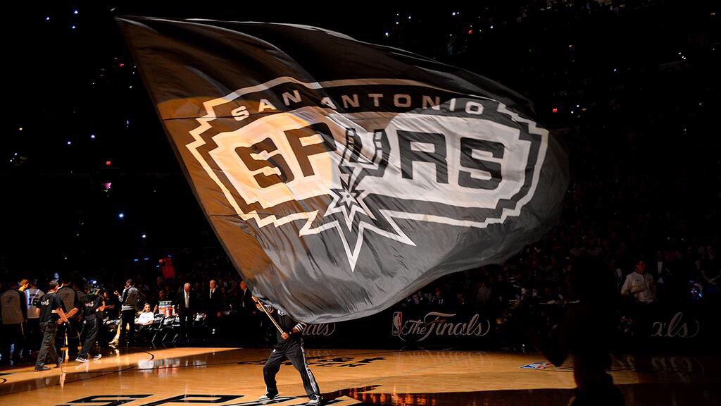 RobinInSA's tweet photo. WOW the AT&T center is PLAYOFF LOUD tonight!!!πͺπβ€π #GoSpursGo #SASvCLE @NBAonTNT https://t.co/6IPSiuA3OT