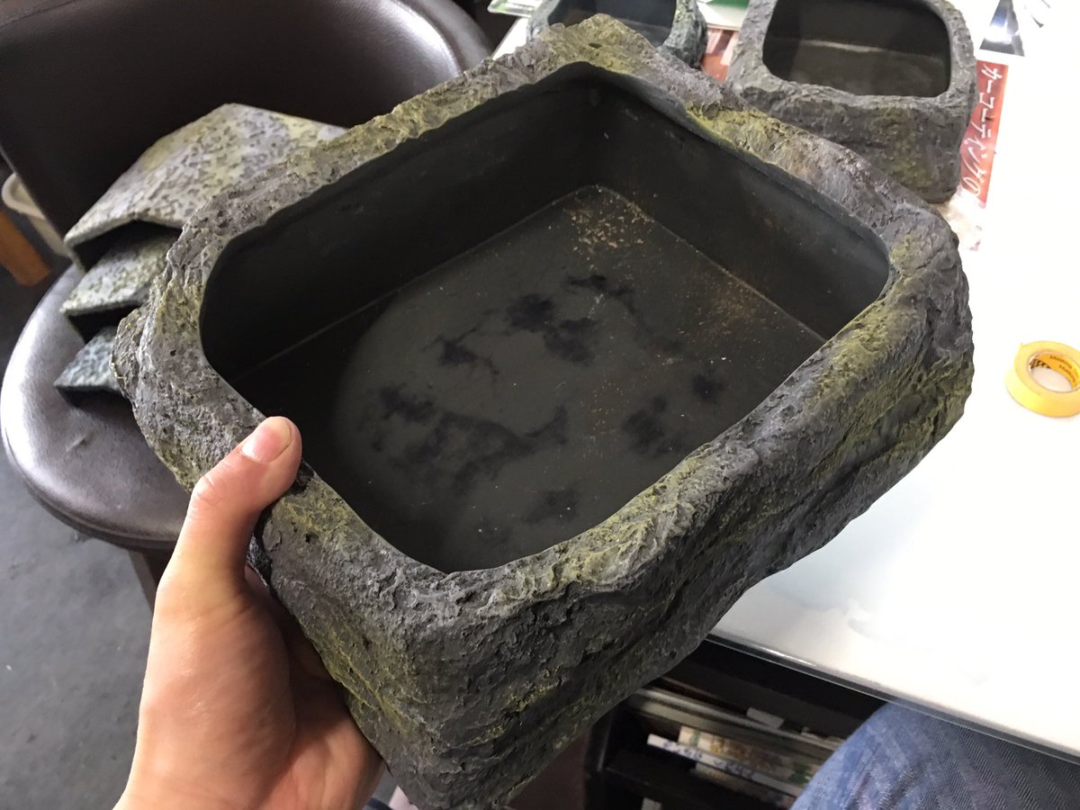 亀蛇羅 En Twitter ビバリアの新商品の 水入れをみてましたが これは細部にこだわってて よくできてると思う うちはボールパイソン用の水入れは コンテナを使ってましたが やはり見栄え悪いし動かされるしで 悩んでましたが これならよさそう 早速採用しようかな 亀蛇羅 En Twitter ビバリアの新商品の 水入れをみてましたが これは細部にこだわってて よくできてると思う うちはボールパイソン用の水入れは コンテナを使ってましたが やはり見栄え悪いし動かされるしで 悩んでましたが これならよさそう 早速採用しようかな