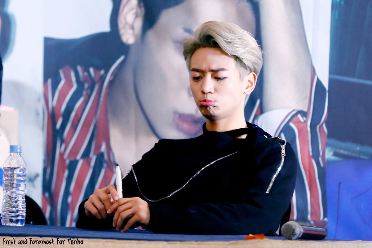 shineeonyou_'s tweet photo. Nós só queríamos ver o SHINee... #SHINeeInArgentina https://t.co/iUFqJRtnku