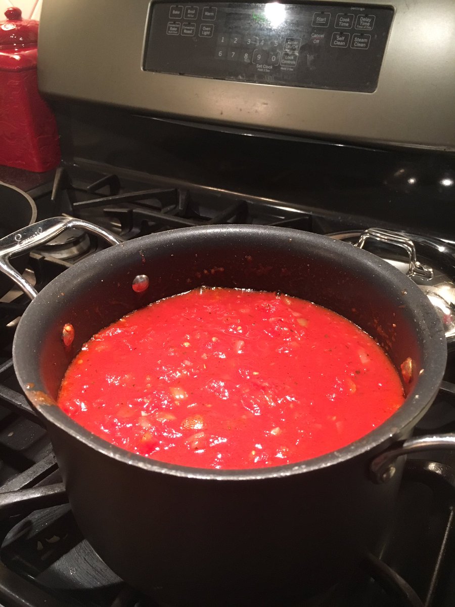 Miss_B112's tweet photo. Quick cooking tomato sauce #sayyestofcs #homecooking https://t.co/2pHvjYTxxw