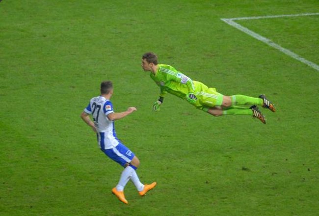 Happy Birthday Manuel Neuer - the world\s best flying sweeper keeper! 