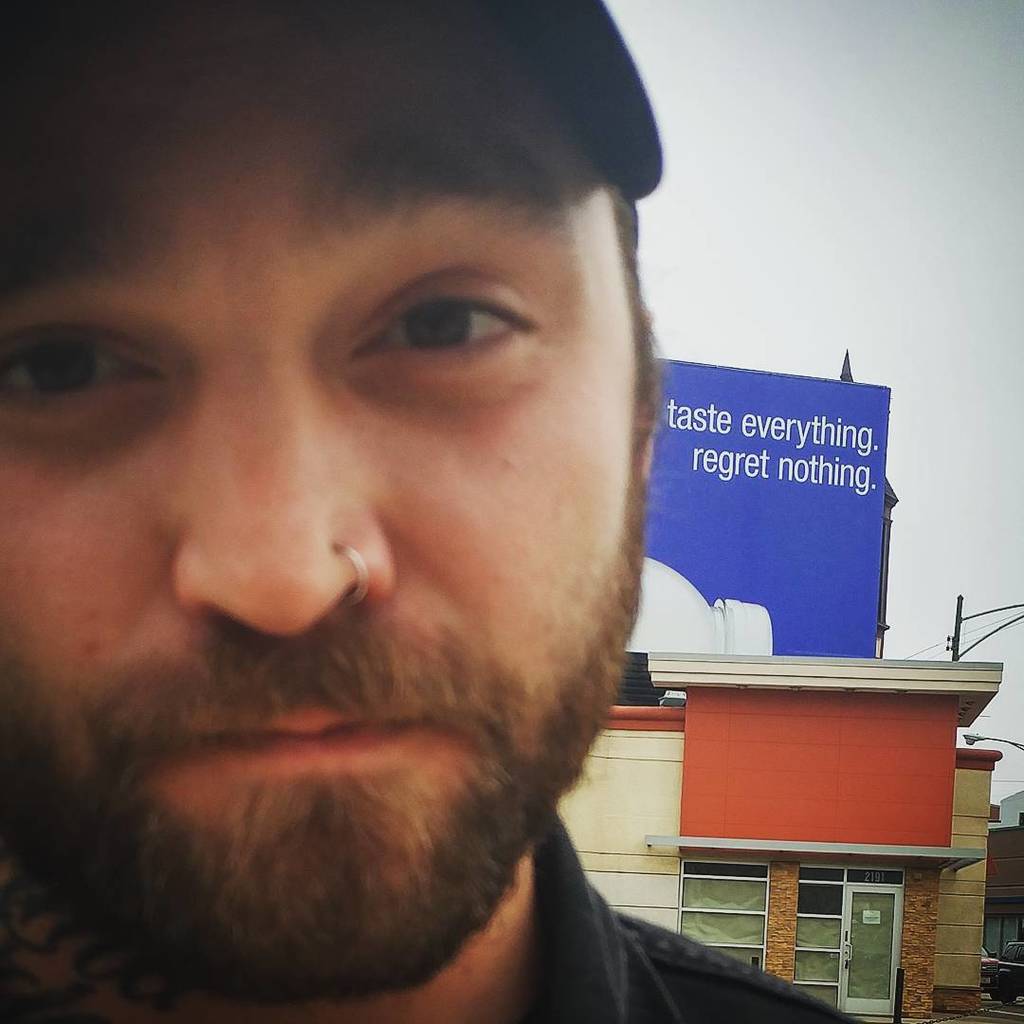 realmattwoods's tweet image. @jeffshepherdjr just found his life motto. #tasteeverything #stillsurvivingtour