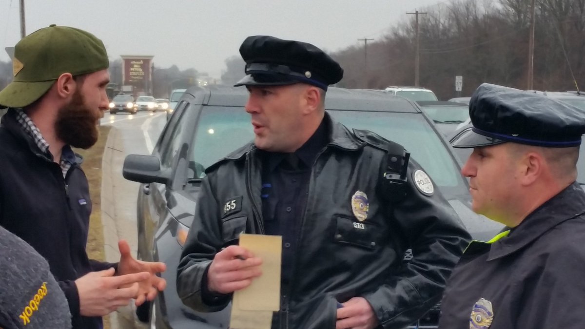 nbc10_brian's tweet photo. Looks like police are citing a news photographer who was in the median.  We went over there, too...didn't get one. https://t.co/eBkMLpR6Q9