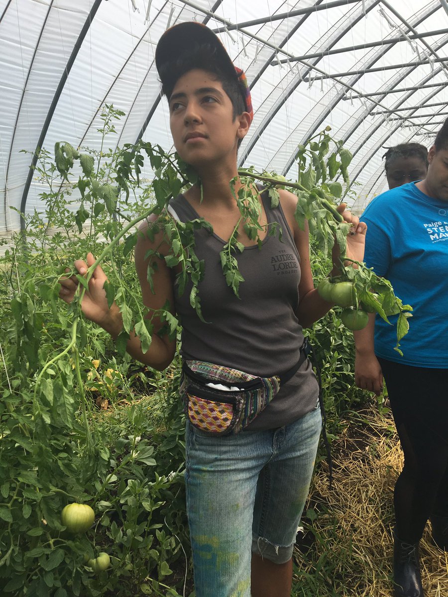 iamceci's tweet photo. oh #nonbinaryPoCtwitter is a thing now too? hi 🌿✨#FromBois2Theys #NonBinaryPOC https://t.co/ZyX8KaTQkR