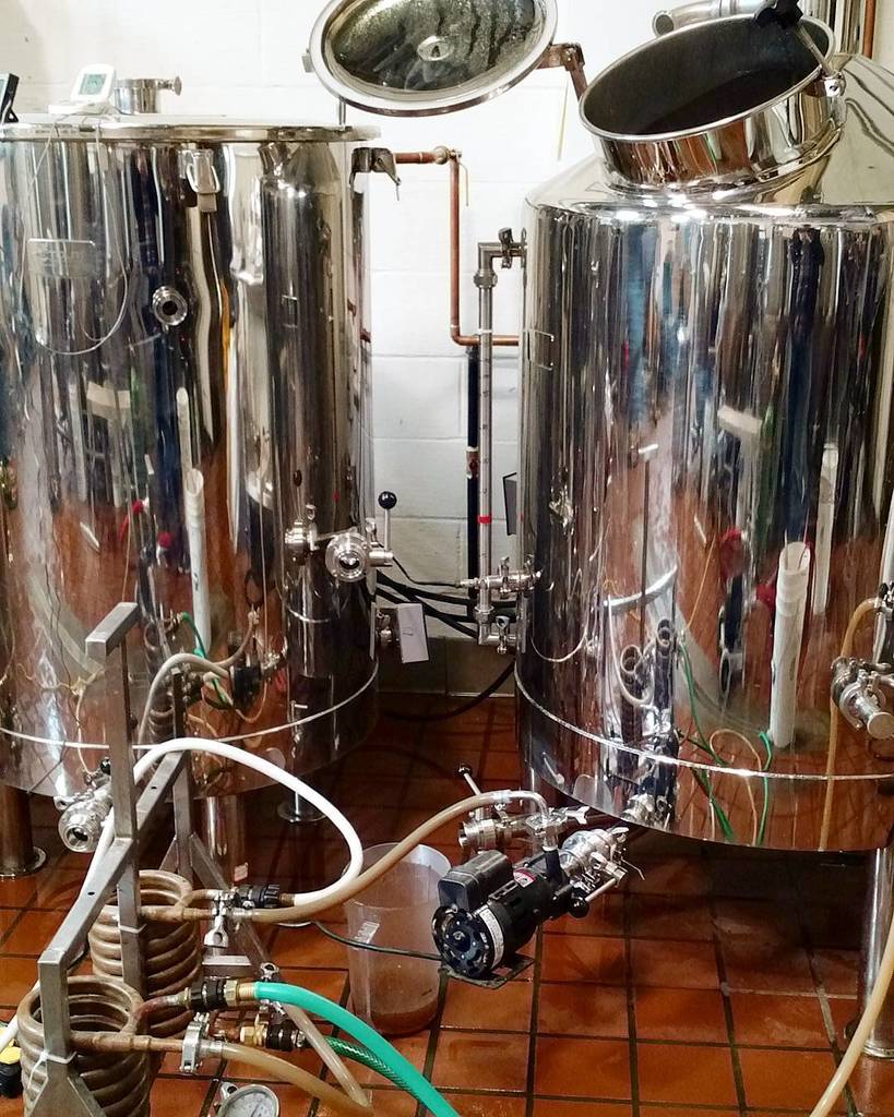 TheFallenAntler's tweet photo. Chilling 3 barrels of my Session #IPA at @dubeerco. Guys, it's almost beer you can buy! https://t.co/MUHVxbYVAV https://t.co/hGofAldDBg