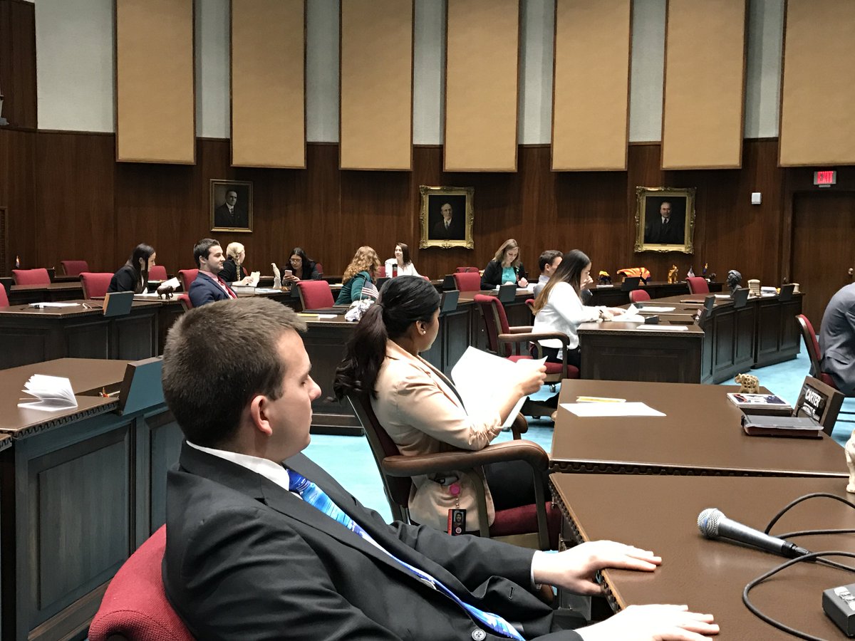 AZLegInternship's tweet photo. Our House of Representatives legislative interns learning about voting on bills from the House Floor! #AZLegInterns #AZLeg https://t.co/FGfSYPTxRd