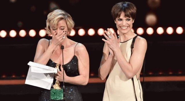 repubblica's tweet image. #David2017, #ValeriaBruniTedeschi migliore attrice protagonista #LaPazzaGioia: il suo discorso è virale larep.it/2noBjyt