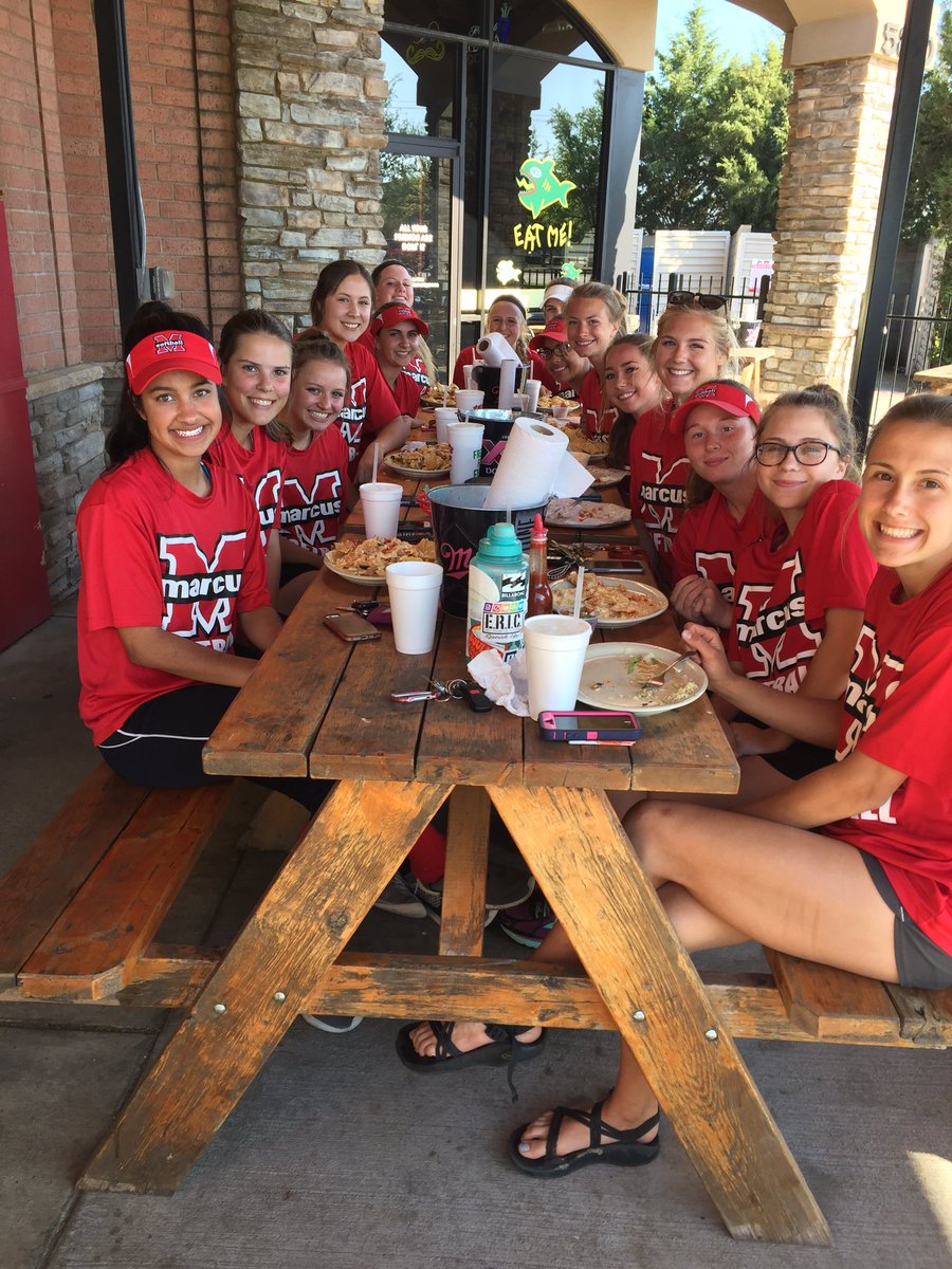 marcusstuco's tweet image. @MarcusSoftball supporting the Children's Advocacy Center by having their team dinner at Fuzzy's!!