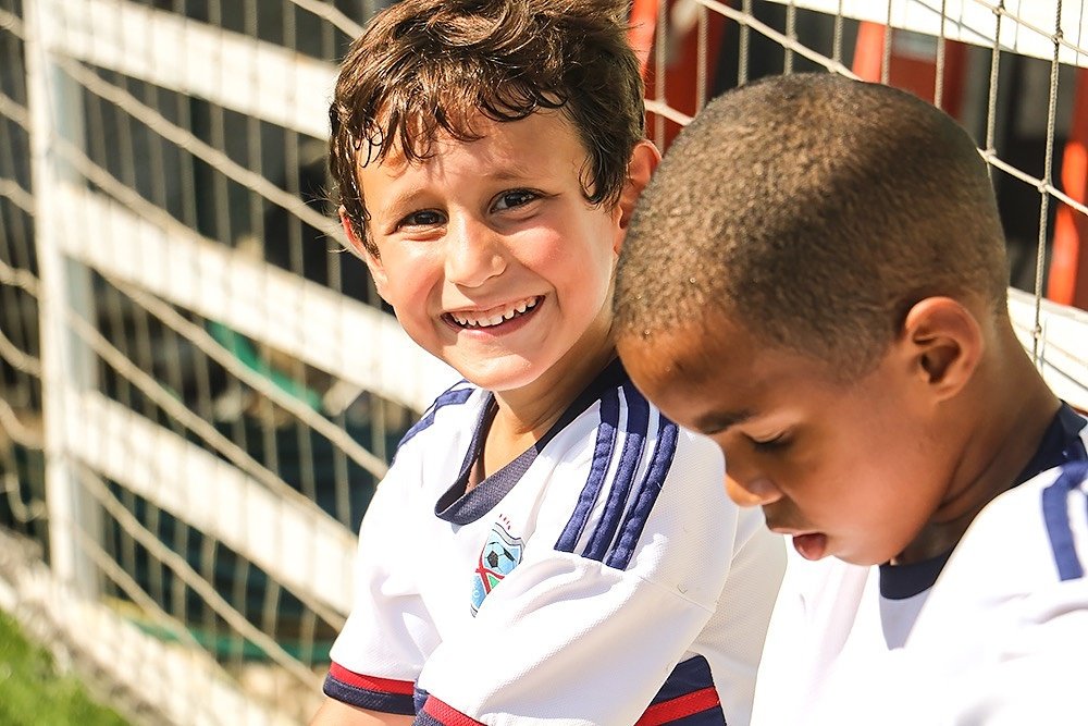 ¿Sabías que tus niños pueden desarrollar las capacidades emocionales a través del fútbol? Esto sucede en #CityFC #YourChosenFamily