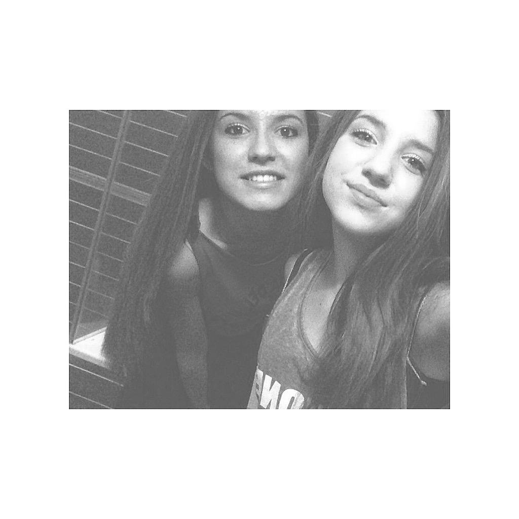SandraLpezGuerr's tweet photo. Felices 19 princesa 💛. Dentro de poco empiezan los patitos 😏🔜💃😈🙊 @MTodoenuno https://t.co/ybEUJMkIHX