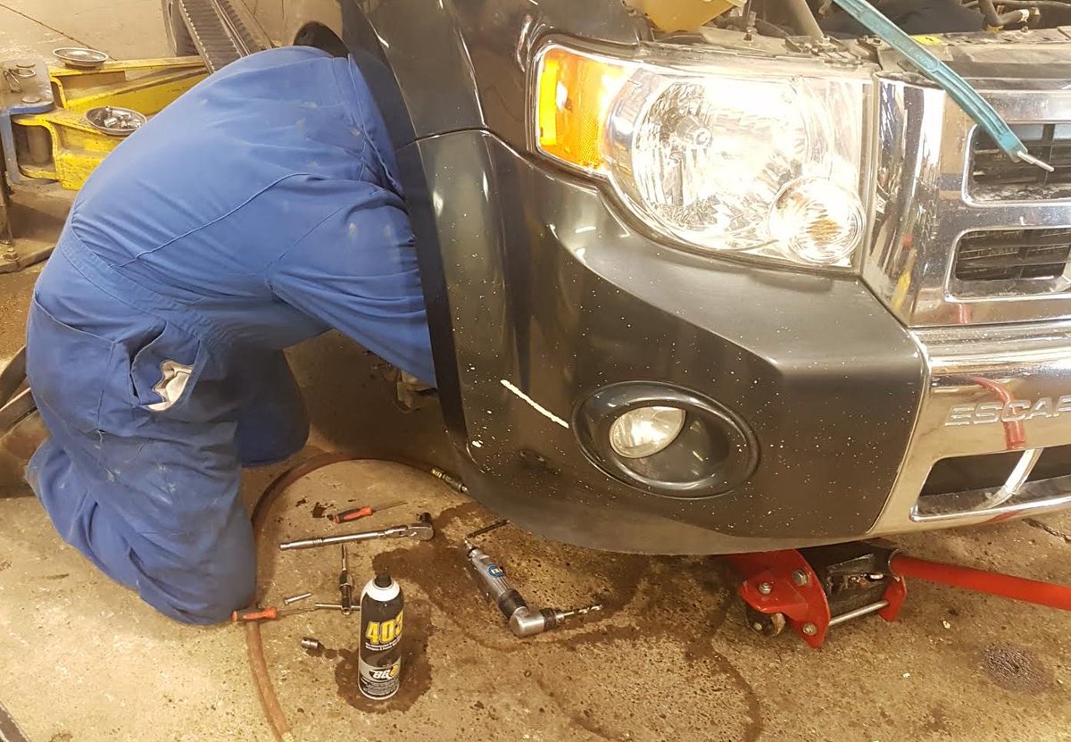 FreedomFordYEG's tweet photo. Not an easy job #mechanicmonday #hardjobs https://t.co/XvbdTYPgXj
