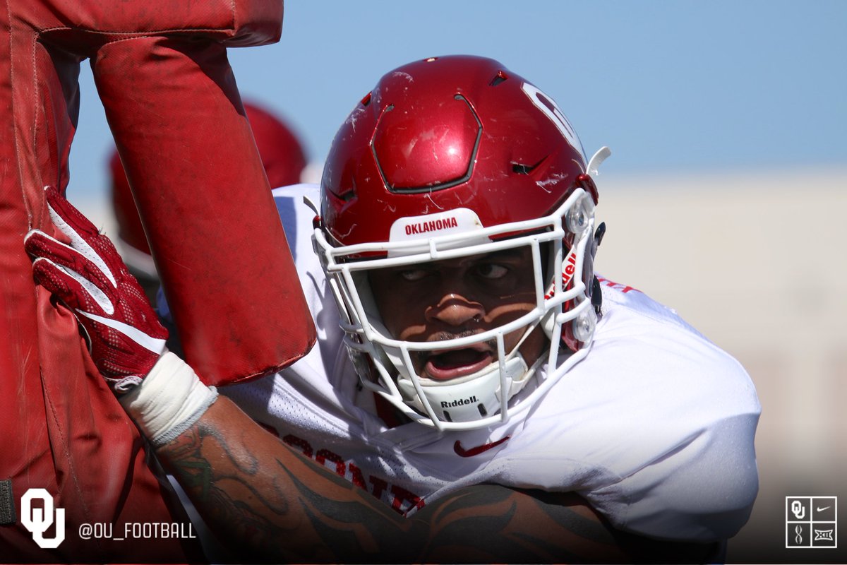 OU_Football's tweet photo. Great day to get some work done outside. #Sooners

More 📸➡ https://t.co/M28IVy0JH6 // https://t.co/LFYEGgRWwg https://t.co/nkya1Aal5v