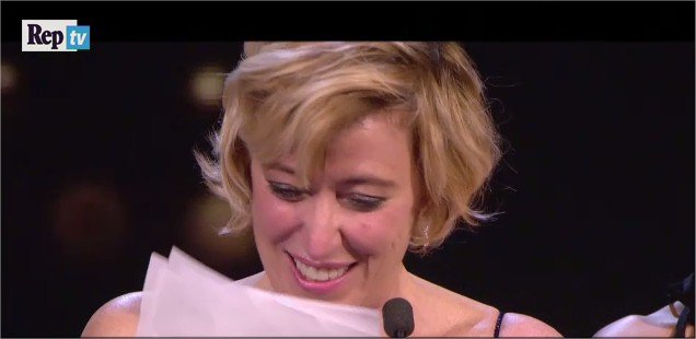 repubblica's tweet image. &quot;Grazie alla mia psicanalista&quot;: ai #David2017, il discorso esilarante di #ValeriaBruniTedeschi [VIDEO]  larep.it/2noFRVN