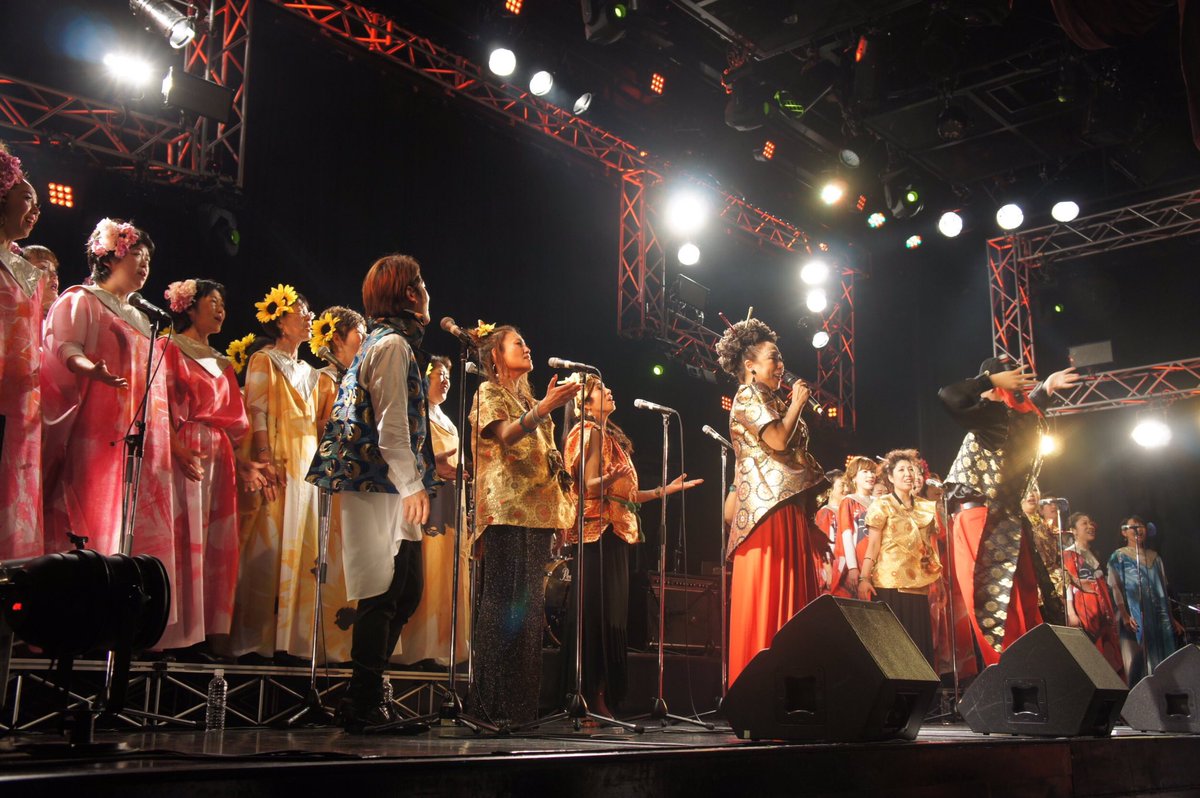 Tenbo 昨日はゴスペルシンガーtaekogloryさんにご招待頂き 和ゴスネイション のliveへ 昨年の年末 和 ゴスネイションの皆様の衣装をtenboがデザイン製作した衣装をクワイヤのみなさんが着て出演されていました 和ゴスネイション 最高にかっこいい